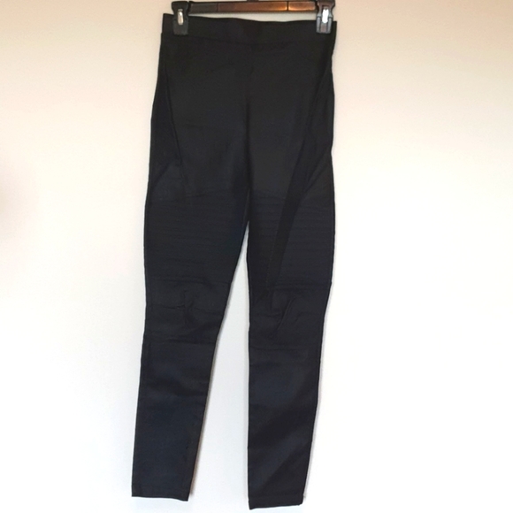 Black leather leggings in size small - oober swank - Picture 3 of 3